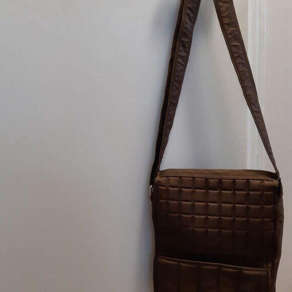 Lug Crossbody Bag - Picture 3 of 14